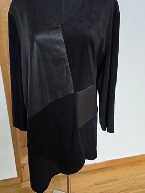 Chico's Black Mixed-Material Tunic